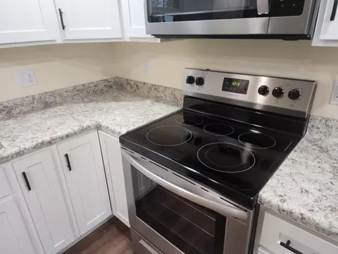 Kitchen - 990 Estesburg Rd, Eubank, KY 42567 photo 3 of 5