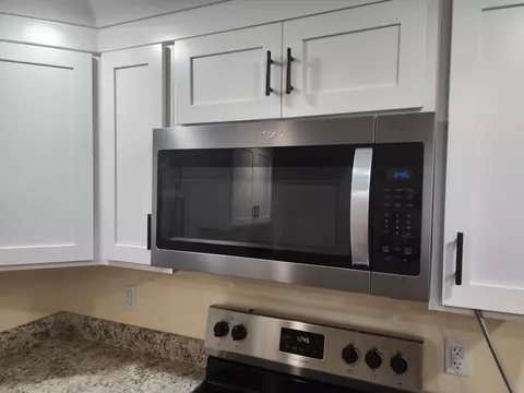 Kitchen - 990 Estesburg Rd, Eubank, KY 42567 photo 2 of 5
