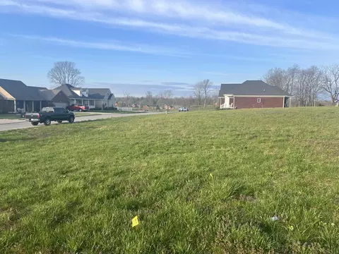 12 English Gdn, Lawrenceburg, KY 40342