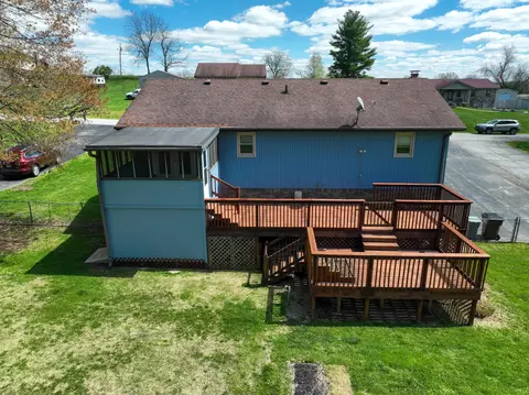 Exterior - 119 Blue Ridge Dr, Berea, KY 40403 photo 7 of 17