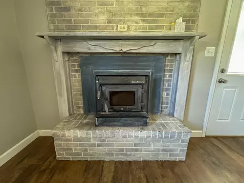 Living - 119 Blue Ridge Dr, Berea, KY 40403 photo 2 of 2