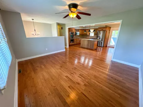 Living - 119 Blue Ridge Dr, Berea, KY 40403 photo 1 of 2