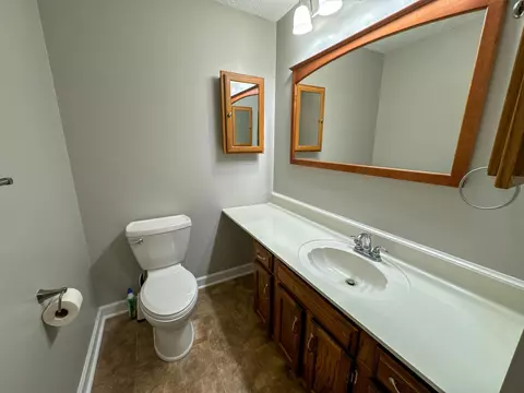 Bath - 119 Blue Ridge Dr, Berea, KY 40403 photo 4 of 9