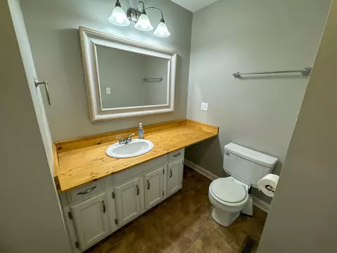 Bath - 119 Blue Ridge Dr, Berea, KY 40403 photo 1 of 9