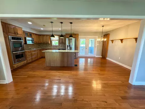 Kitchen - 119 Blue Ridge Dr, Berea, KY 40403 photo 4 of 8