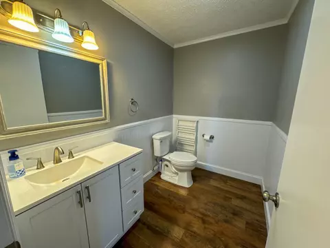 Bath - 119 Blue Ridge Dr, Berea, KY 40403 photo 7 of 9