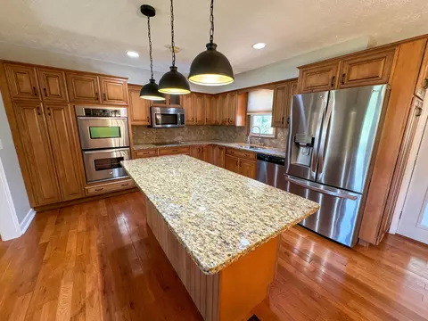 Kitchen - 119 Blue Ridge Dr, Berea, KY 40403 photo 3 of 8