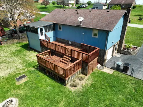 Exterior - 119 Blue Ridge Dr, Berea, KY 40403 photo 6 of 17