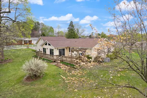 Exterior - 161 Cobb St, Corbin, KY 40701 photo 9 of 17
