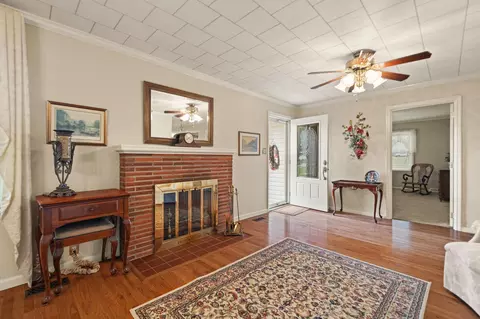 Living - 161 Cobb St, Corbin, KY 40701 photo 7 of 9