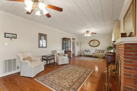 Living - 161 Cobb St, Corbin, KY 40701 photo 5 of 9