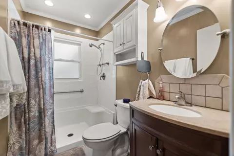 Bath - 161 Cobb St, Corbin, KY 40701 photo 3 of 3