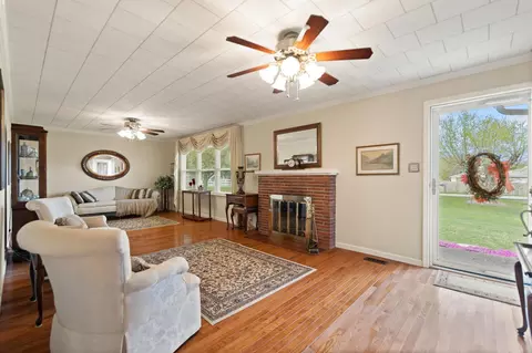 Living - 161 Cobb St, Corbin, KY 40701 photo 9 of 9