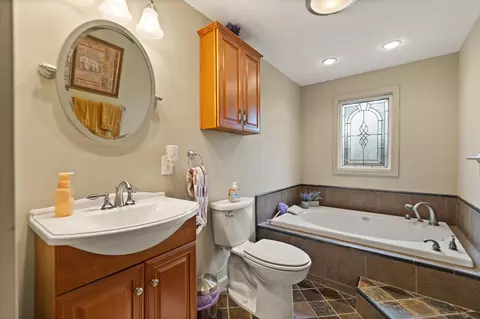 Bath - 161 Cobb St, Corbin, KY 40701 photo 2 of 3