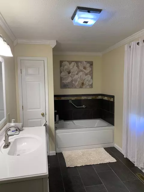 Bath - 193 Collier Ave, Jackson, KY 41339 photo 2 of 4