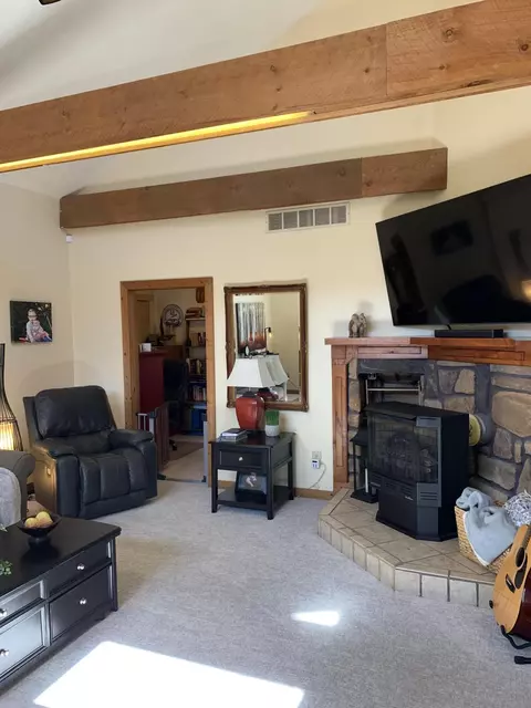Living - 193 Collier Ave, Jackson, KY 41339 photo 2 of 4