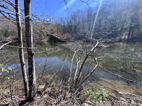 9911 Cliffs Edge Rd, East Bernstadt, KY 40729