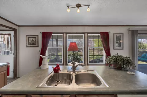 Kitchen - 177 Hemlock Dr, Morehead, KY 40351 photo 2 of 2