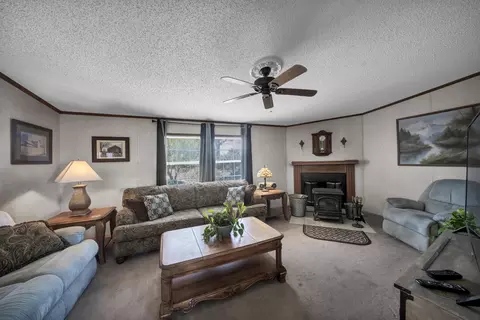 Living - 177 Hemlock Dr, Morehead, KY 40351 photo 4 of 8