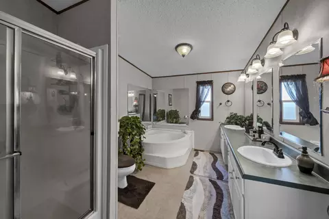 Bath - 177 Hemlock Dr, Morehead, KY 40351 photo 1 of 4