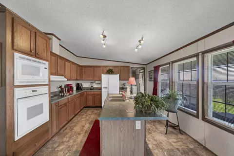 Kitchen - 177 Hemlock Dr, Morehead, KY 40351 photo 1 of 2