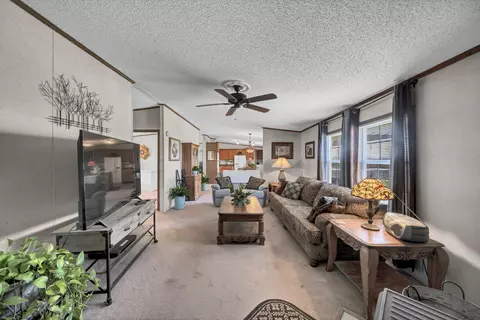 Living - 177 Hemlock Dr, Morehead, KY 40351 photo 2 of 8