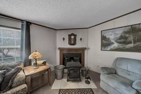 Living - 177 Hemlock Dr, Morehead, KY 40351 photo 3 of 8