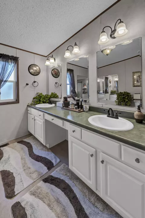 Bath - 177 Hemlock Dr, Morehead, KY 40351 photo 3 of 4