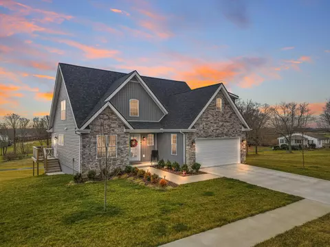 102 Park Ridge Dr, Paris, KY 40361