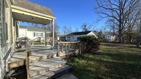 Exterior - 111 Wilson St, Berea, KY 40403 photo 5 of 8