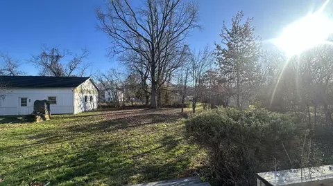 Exterior - 111 Wilson St, Berea, KY 40403 photo 6 of 8