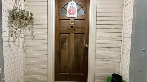 Entry Way - 111 Wilson St, Berea, KY 40403 photo 1 of 3
