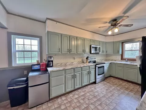 Kitchen - 331 Kentucky 92, Williamsburg, KY 40769 photo 4 of 7