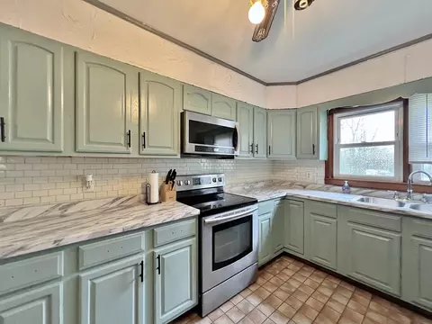 Kitchen - 331 Kentucky 92, Williamsburg, KY 40769 photo 2 of 7