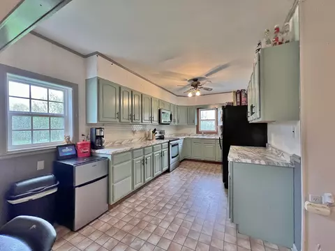 Kitchen - 331 Kentucky 92, Williamsburg, KY 40769 photo 3 of 7