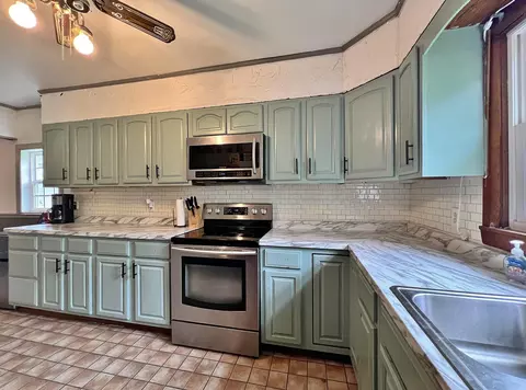 Kitchen - 331 Kentucky 92, Williamsburg, KY 40769 photo 5 of 7