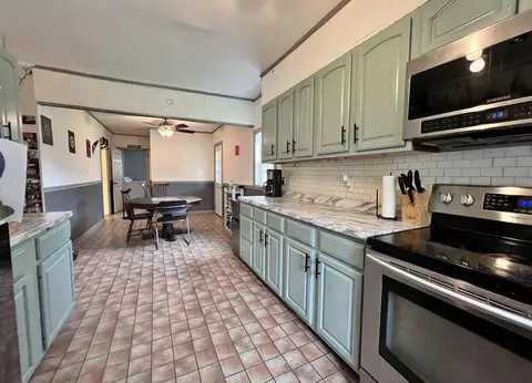 Kitchen - 331 Kentucky 92, Williamsburg, KY 40769 photo 1 of 7