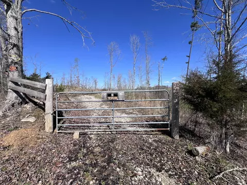 9999 C Cunagin Rd, Mckee, KY 40447