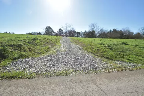 671 Fairview Rd, Salvisa, KY 40372