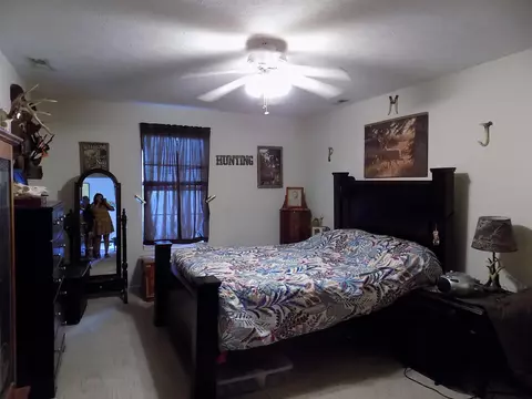 Bedroom - 96 Rainbow Dr, Berea, KY 40403 photo 2 of 4