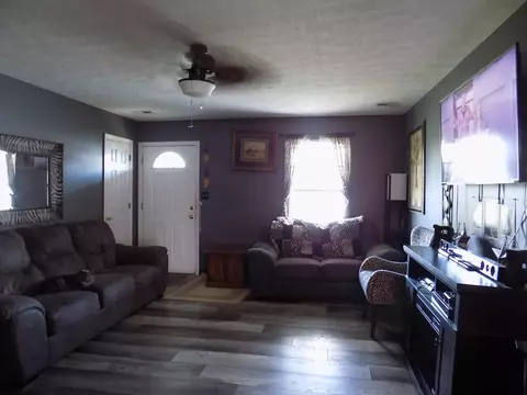 Living - 96 Rainbow Dr, Berea, KY 40403 photo 1 of 3
