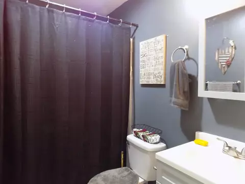 Bath - 96 Rainbow Dr, Berea, KY 40403 photo 2 of 2