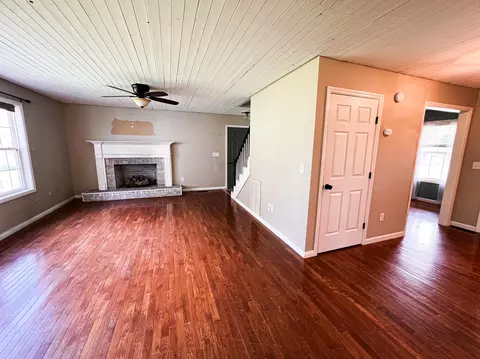 Living - 290 Vine View Dr, Corbin, KY 40701 photo 1 of 1