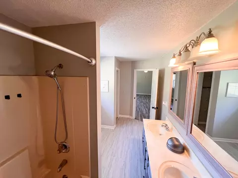 Bath - 290 Vine View Dr, Corbin, KY 40701 photo 5 of 5