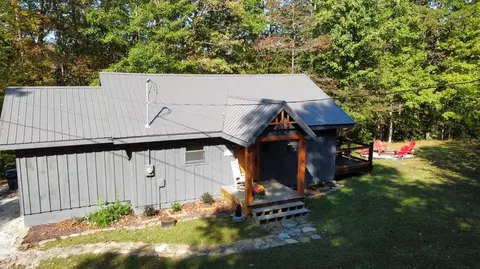 374 Church Branch Ln, Campton, KY 41301