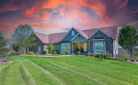 104 Cactus Ct, Mount Sterling, KY 40353