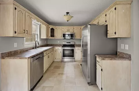 Kitchen - 55 Twin Pine Dr, Pine Knot, KY 42635 photo 2 of 4
