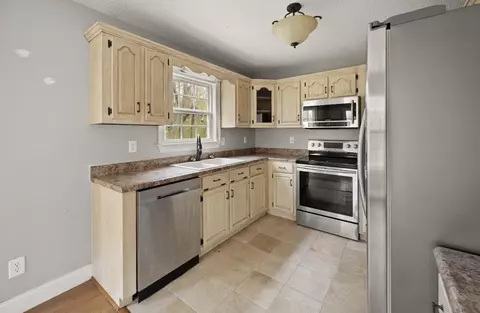 Kitchen - 55 Twin Pine Dr, Pine Knot, KY 42635 photo 3 of 4