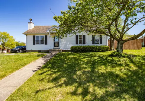 934 N Meadowhill Rd, Paris, KY 40361