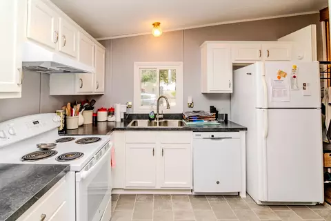 Kitchen - 30 Ashland Ave, Winchester, KY 40391 photo 9 of 10